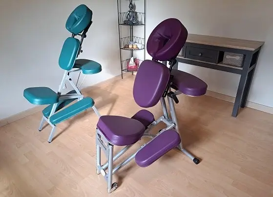 Salle de détente - Séance de massage amma assis sur chaises ergonomiques - Blog santé bien-être